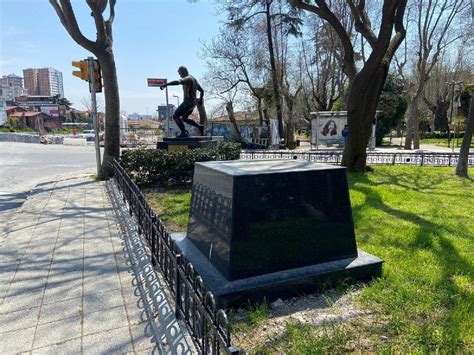 Fenerbahçe duyurdu 3 gün sonra heykeli dikiliyor